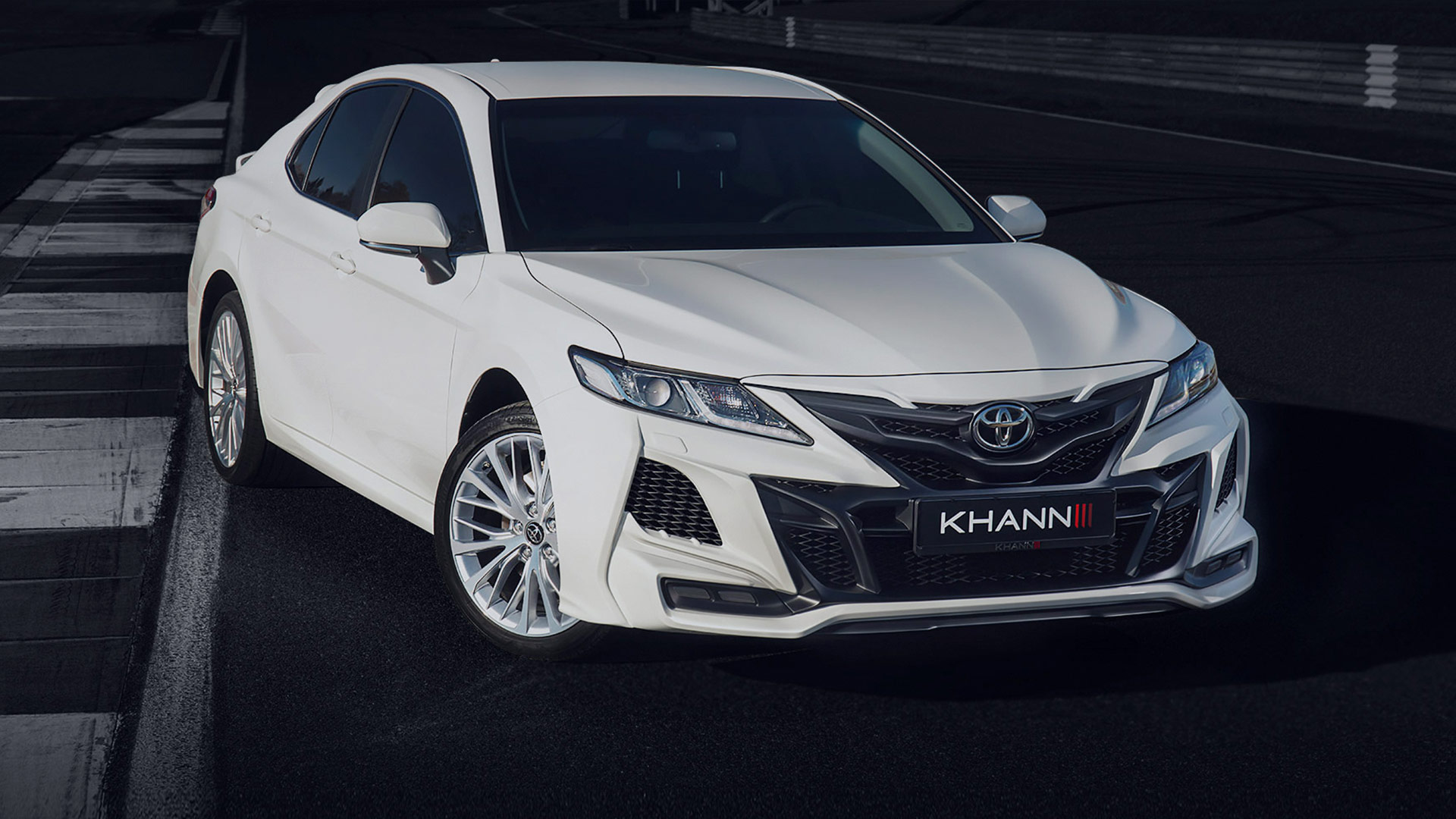 Обвес khann. Камри 3.5 в обвесе Khann. Camry Khann 2020. Toyota Camry 2020 Khan. Camry Khann 2021.